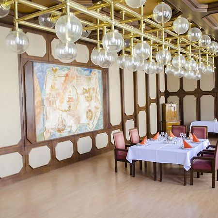 Hotel Konferencia Дьёр Экстерьер фото