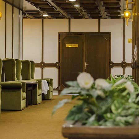 Hotel Konferencia Дьёр Экстерьер фото