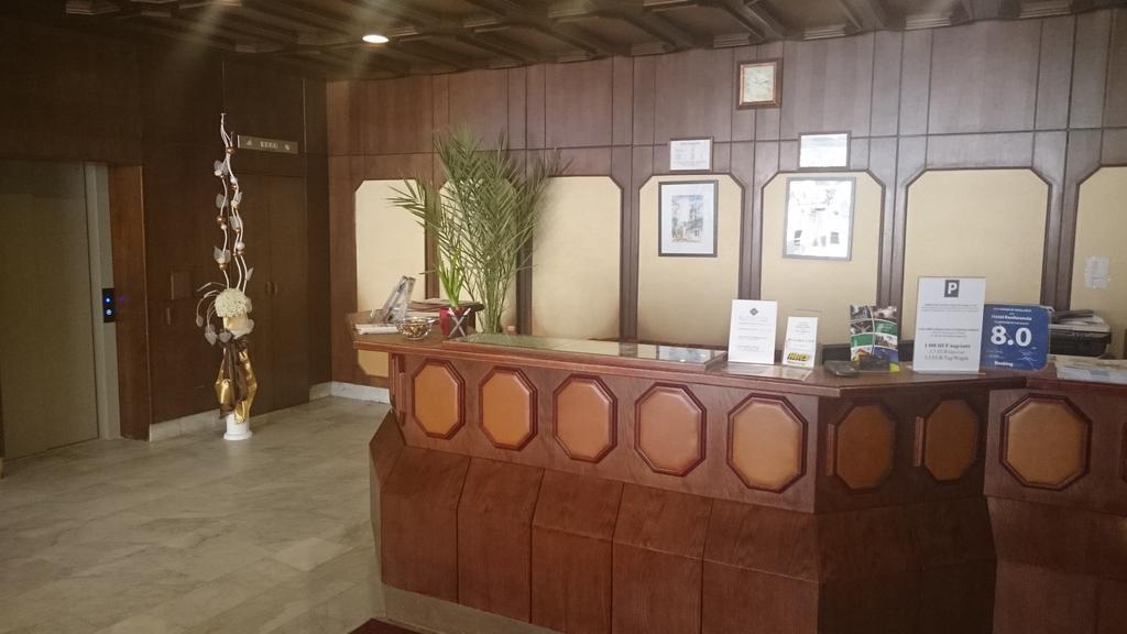 Hotel Konferencia Дьёр Экстерьер фото