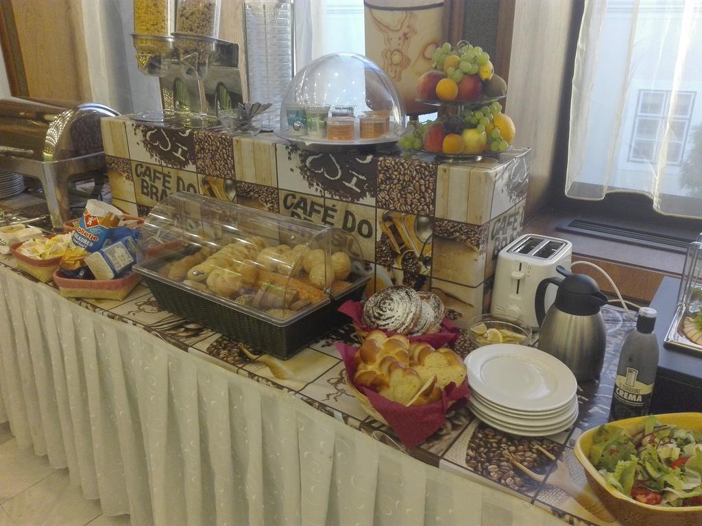 Hotel Konferencia Дьёр Экстерьер фото