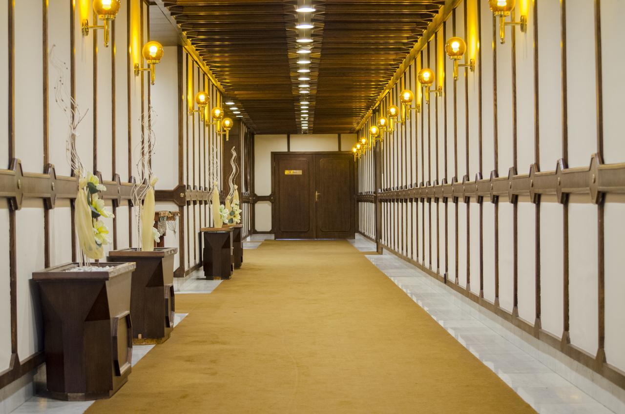 Hotel Konferencia Дьёр Экстерьер фото