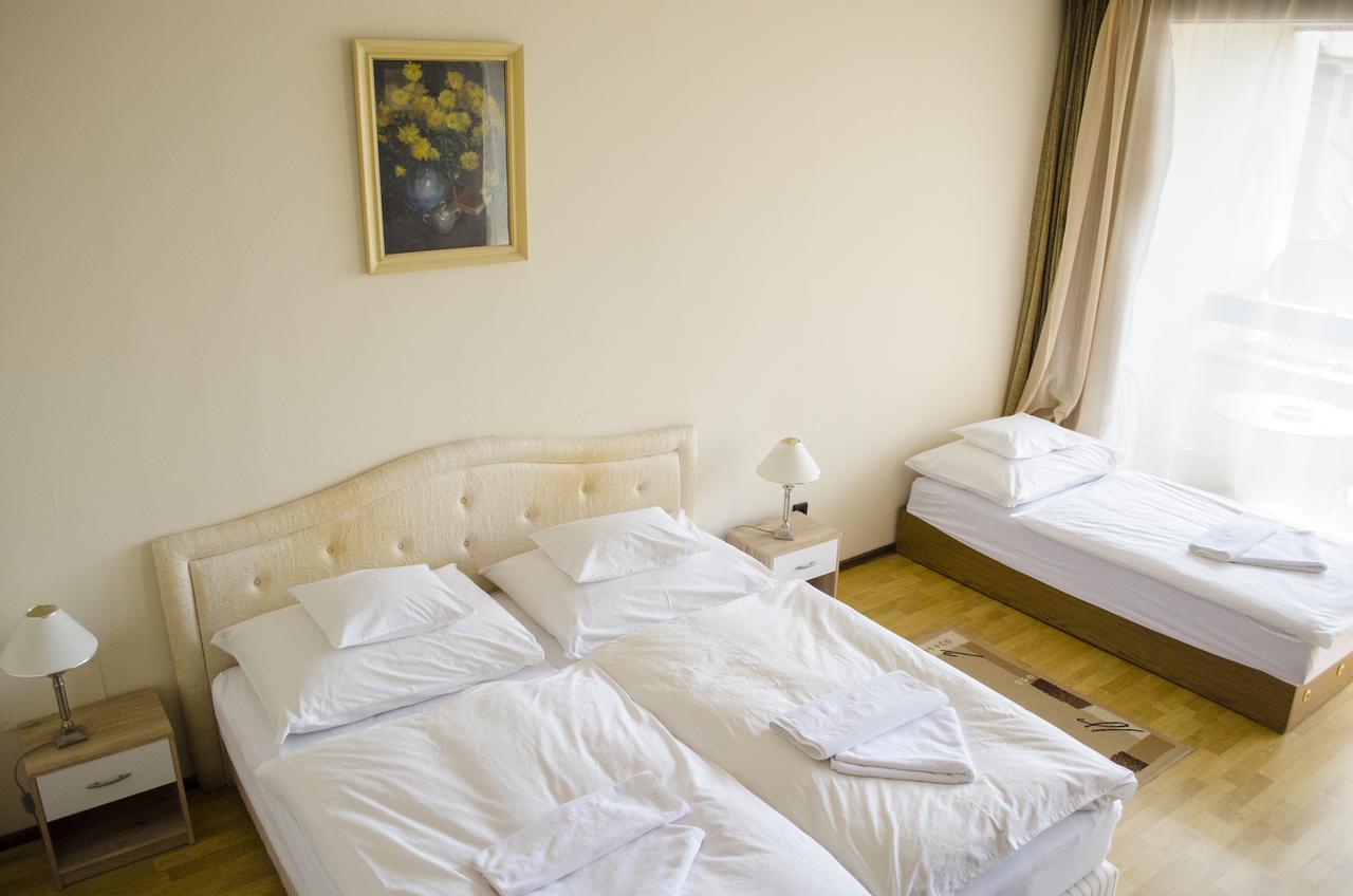 Hotel Konferencia Дьёр Экстерьер фото