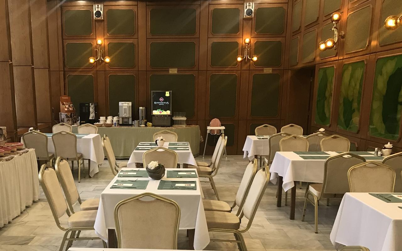 Hotel Konferencia Дьёр Экстерьер фото