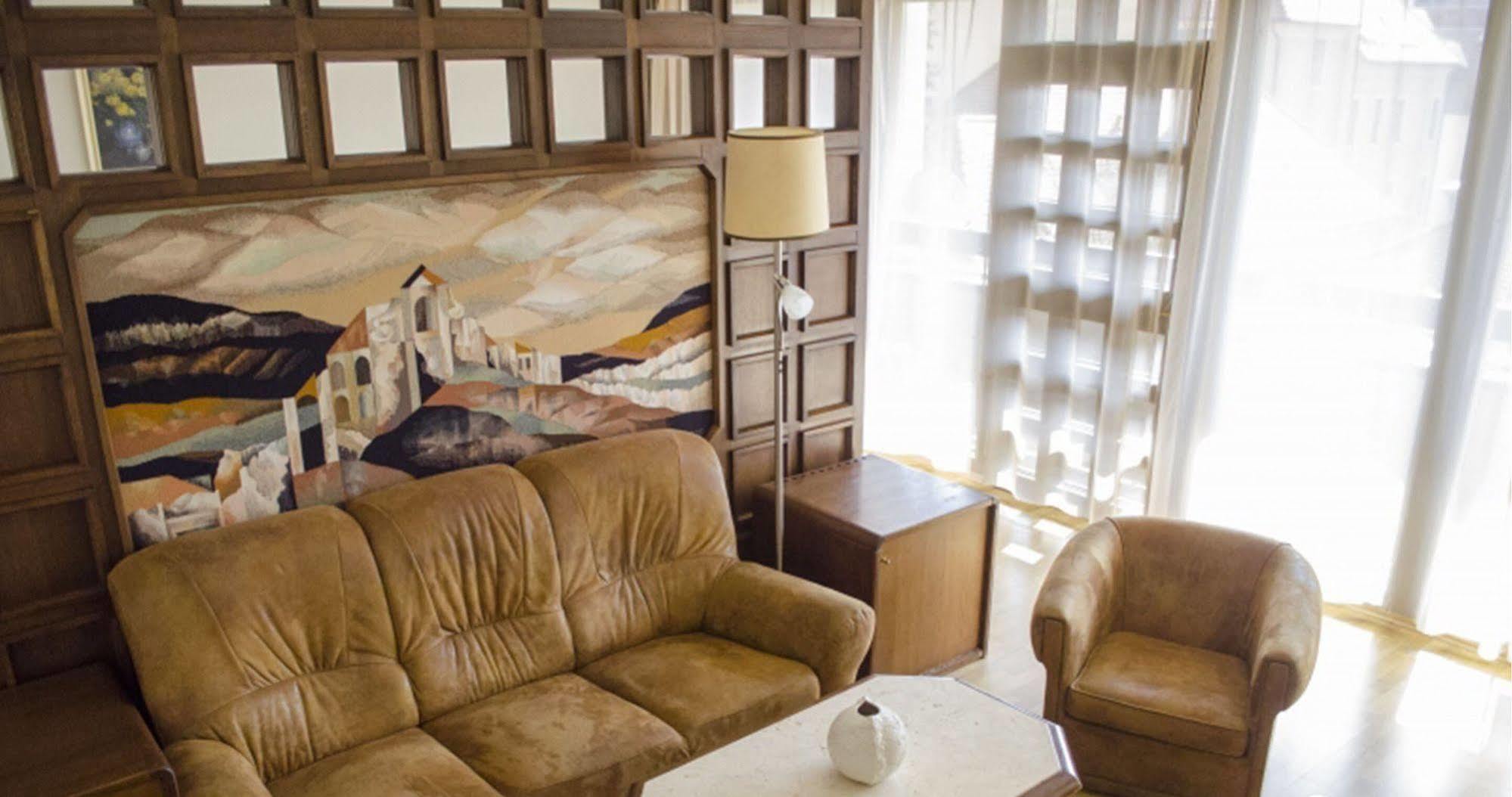 Hotel Konferencia Дьёр Экстерьер фото