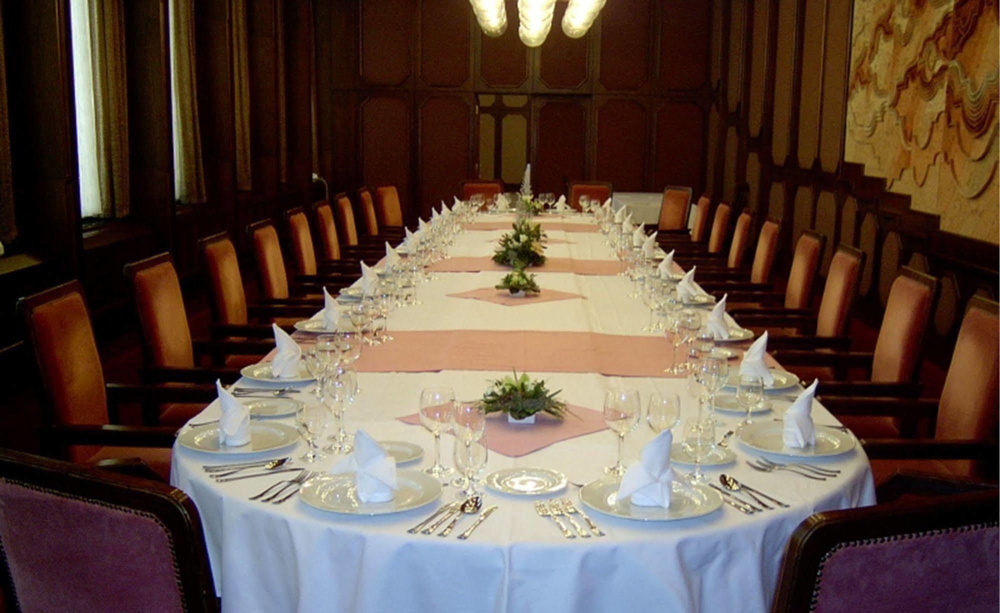 Hotel Konferencia Дьёр Экстерьер фото