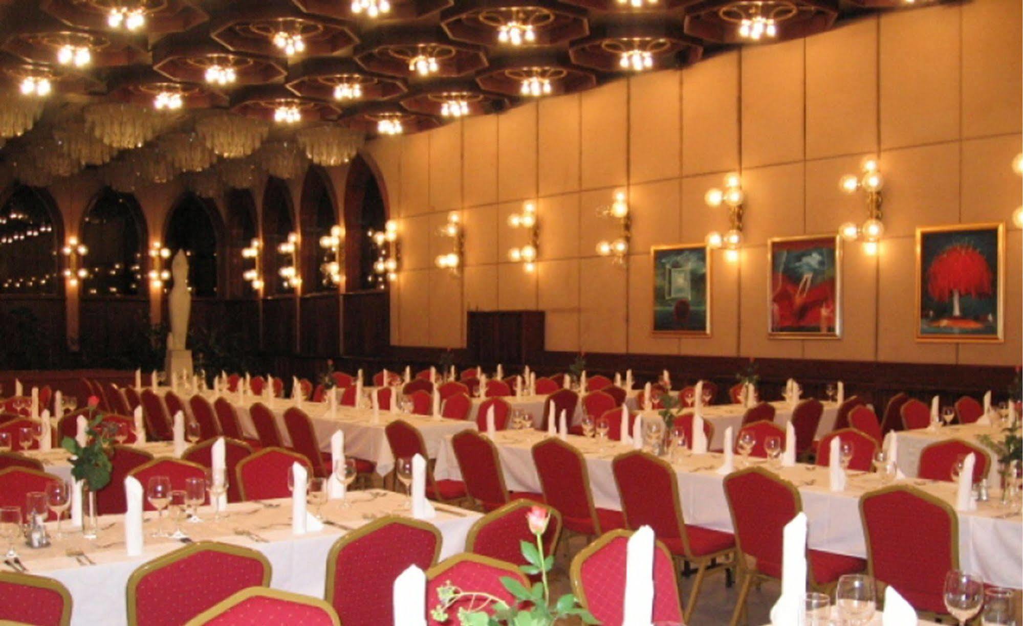 Hotel Konferencia Дьёр Экстерьер фото
