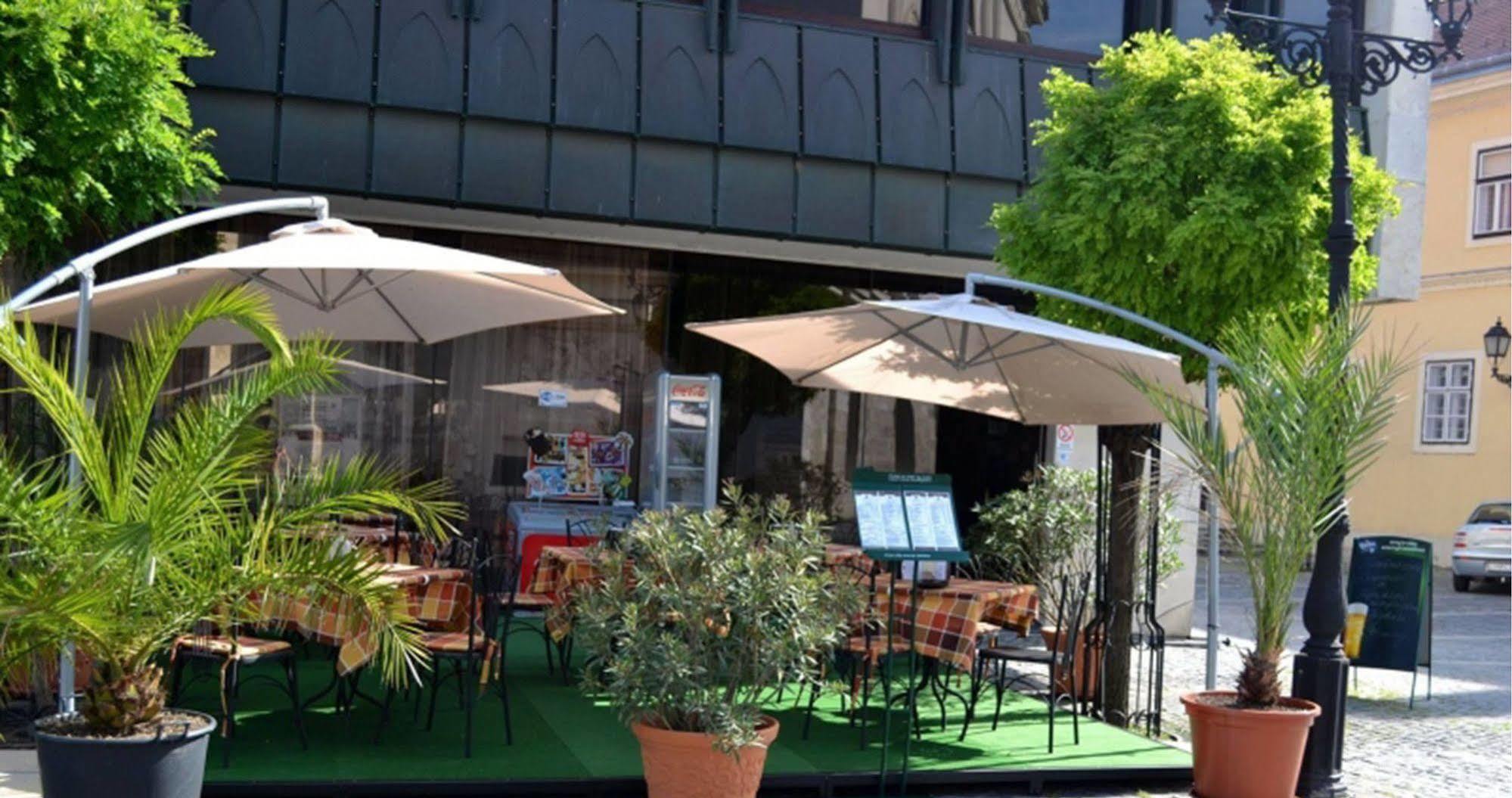 Hotel Konferencia Дьёр Экстерьер фото